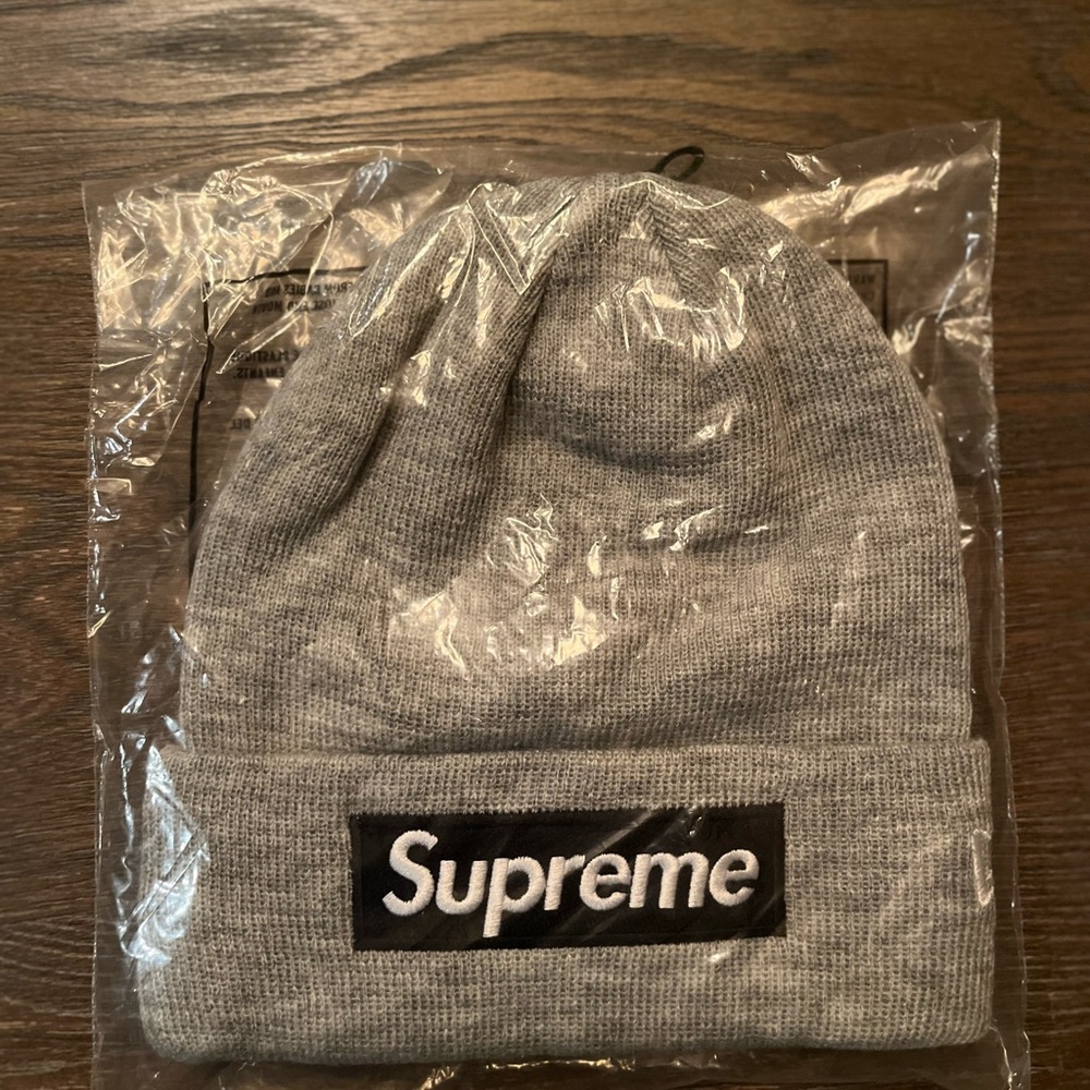 Supreme New Era Box Logo Beanie Heather Grey FW22 Brand New